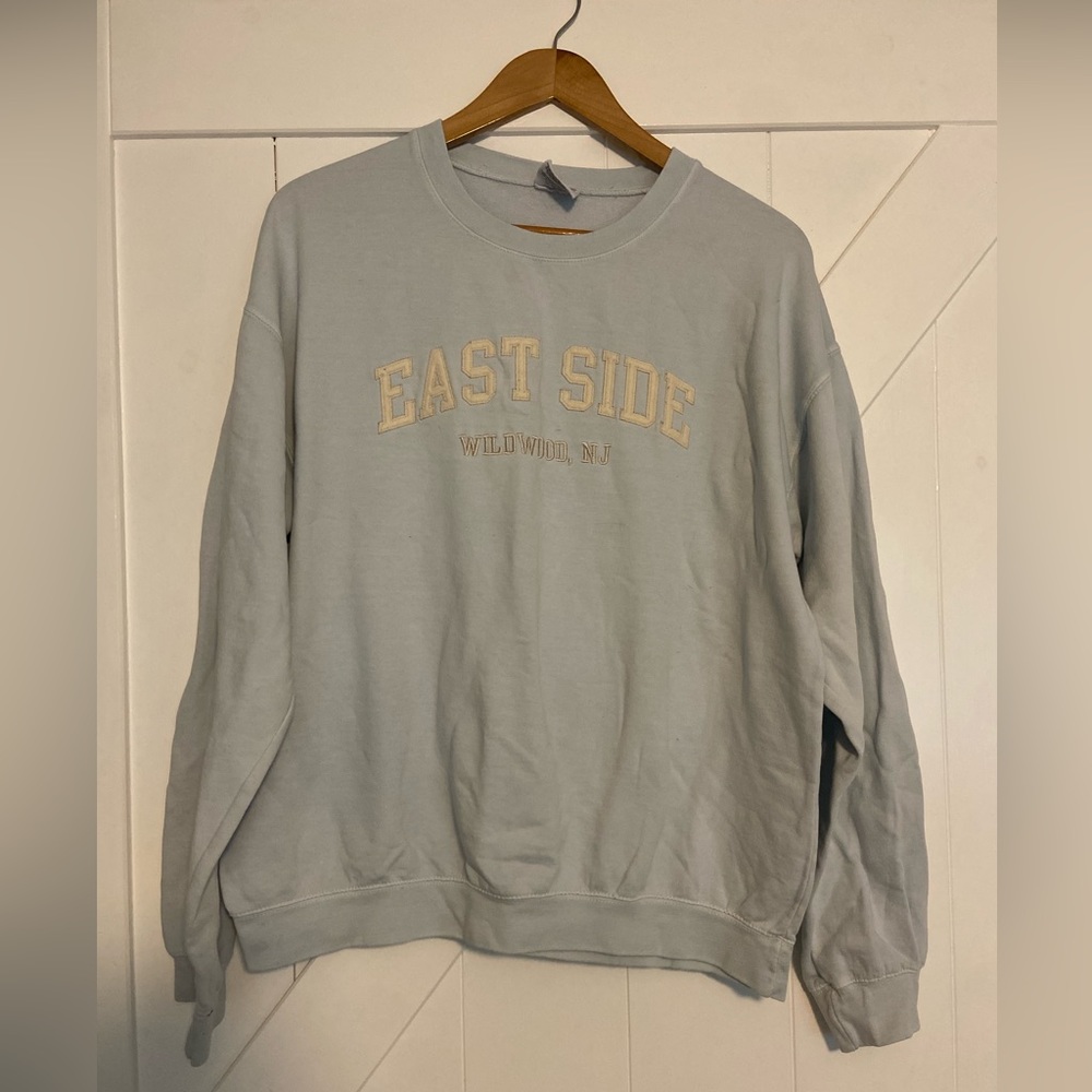 Light blue “East Side Wildwood NJ” crewneck. Soft material.